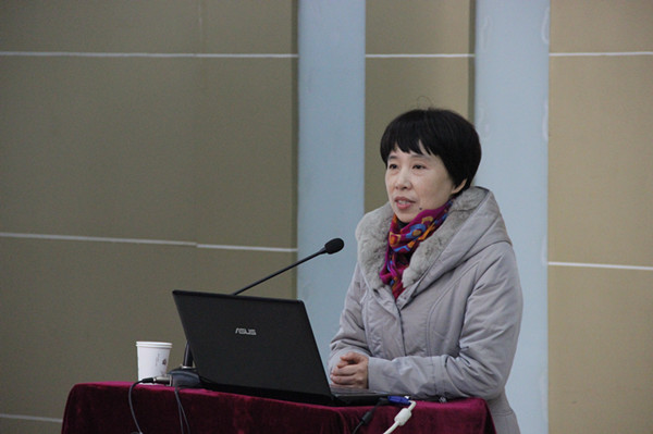李惠萍教授在为学院师生作学术讲座