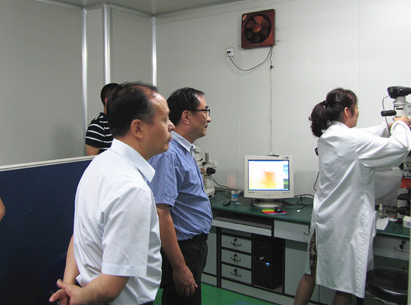 参观医学院病原生物学实验室